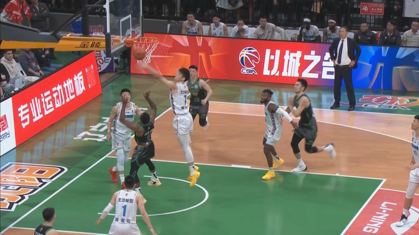 曾凡博釘板血帽弗格上籃 本場個(gè)人第6個(gè)蓋帽！